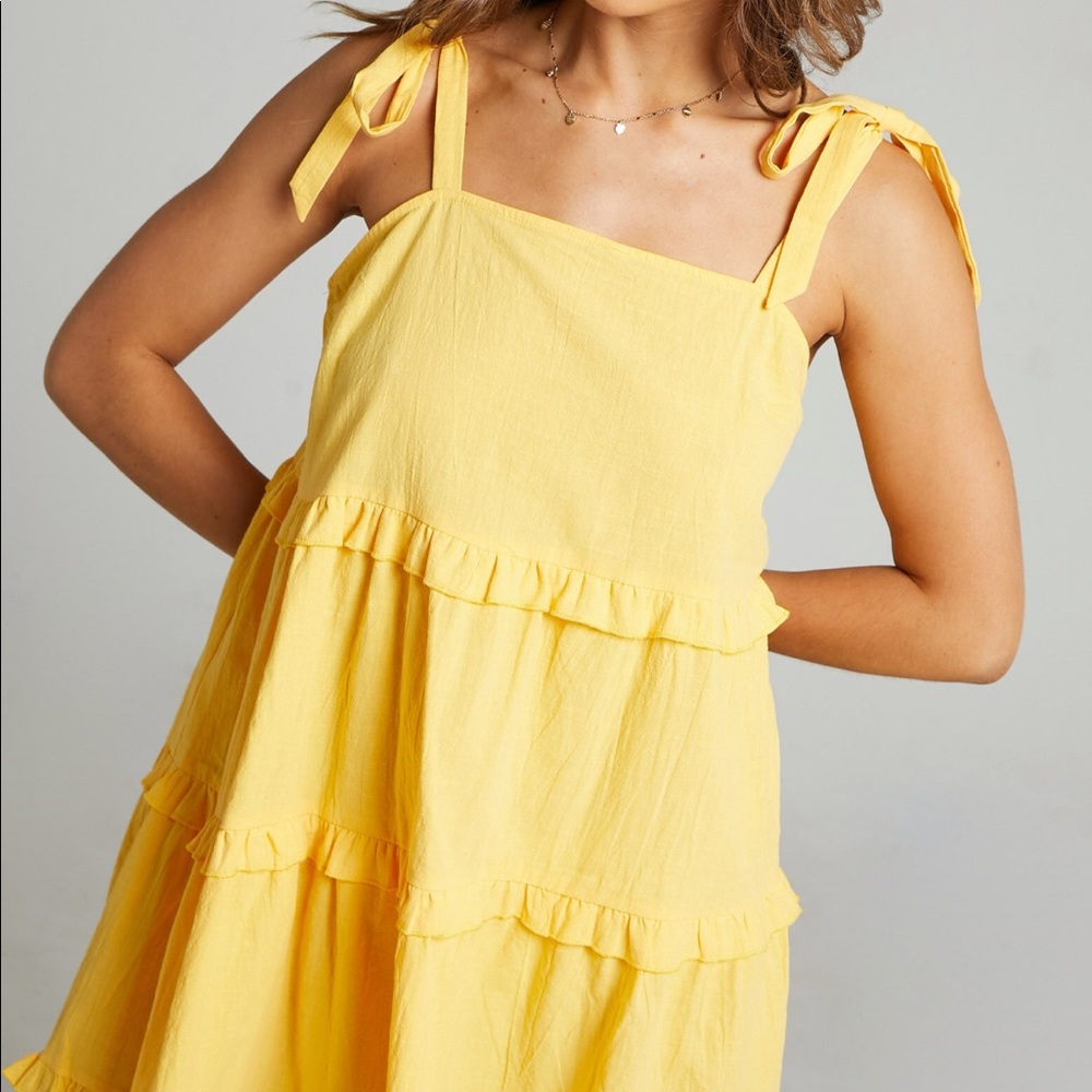Showpo dress - Picture 2 of 4